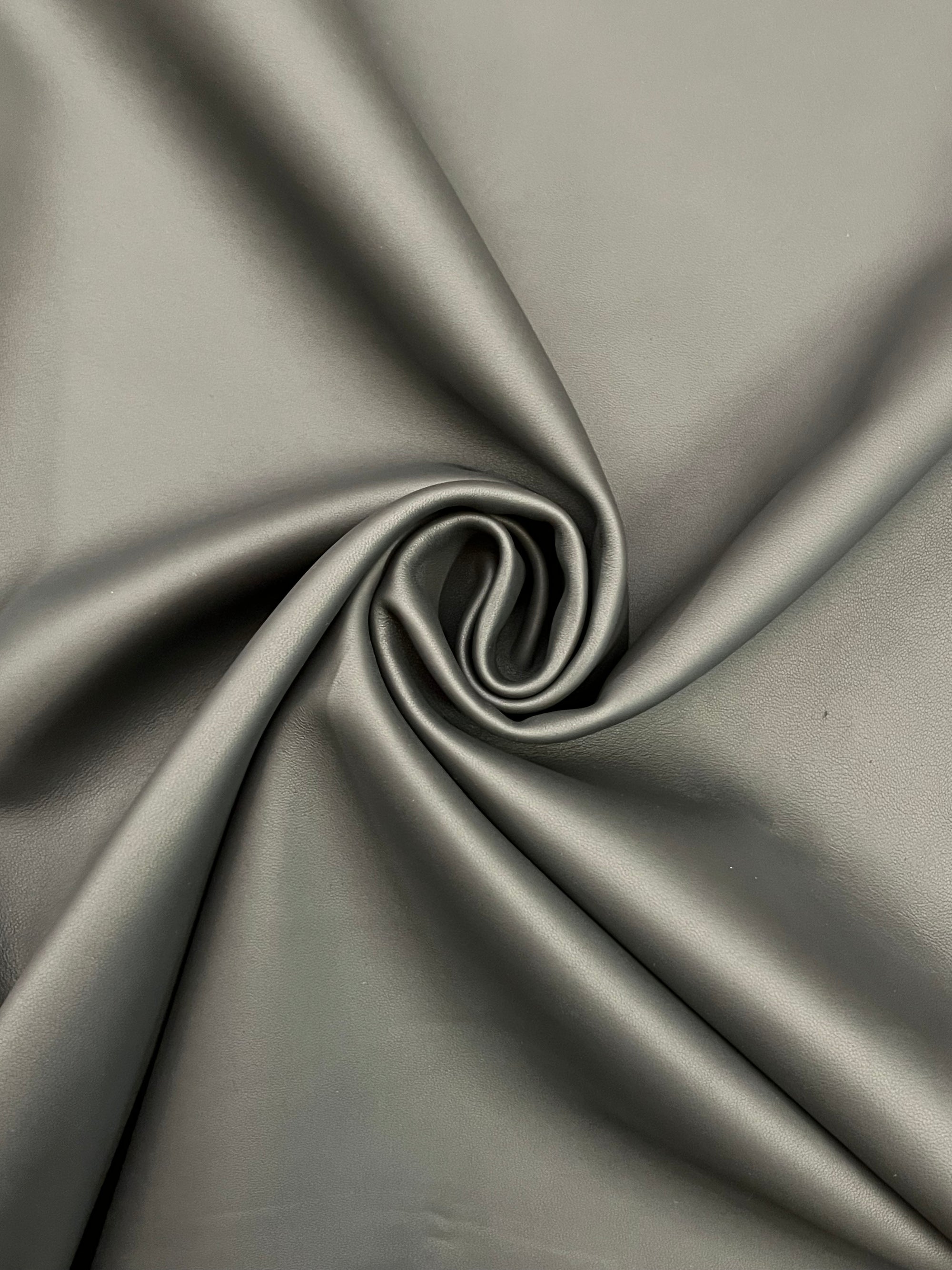 Peau d’agneau noir mat