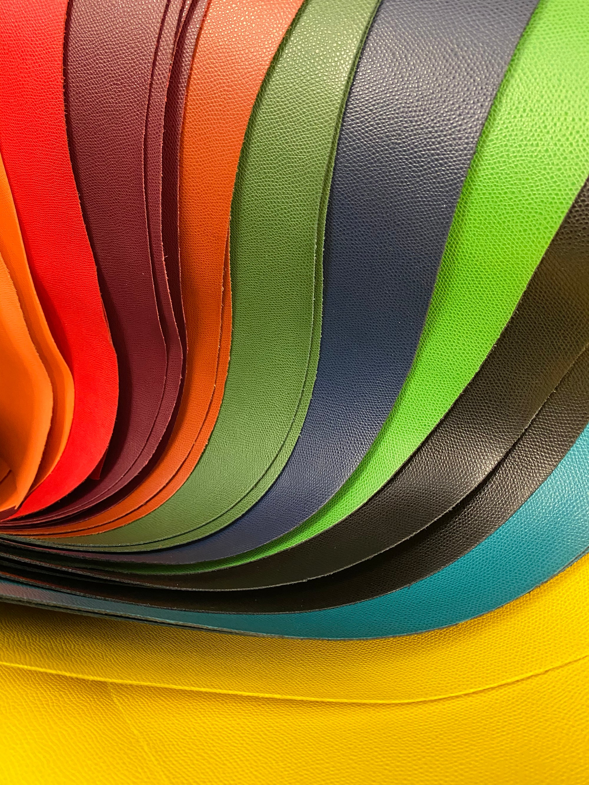 Croûte de veau embossée semi-brillante